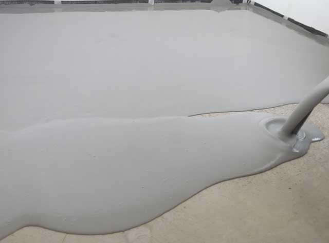 Self-leveling screeds